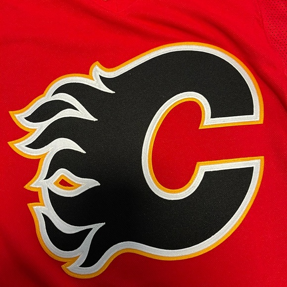 Calgary Flames Jersey Adidas Monahan size 50 with fight strap (NWT) - Picture 8 of 11